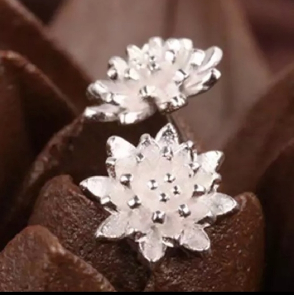 🌺LOTUS! SO ADORABLE! SILVER PLATED STUDS🌺 - Picture 8 of 8